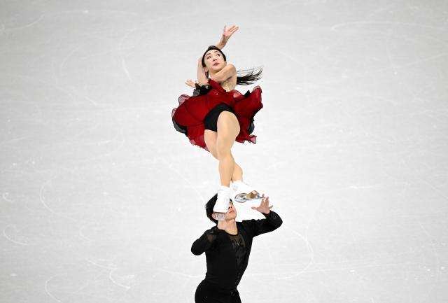 冬奥会｜花样滑冰——双人滑短节目赛况XxjpseC000771_20260216_MVPFN0A001.jpg